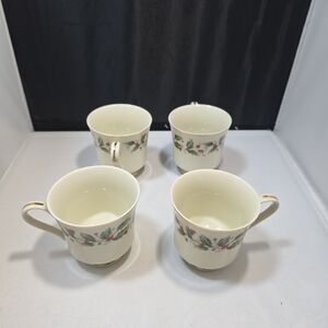 Vintage R.H. Macy’s Holly Berry Tea Cup Japan Gold Trim Lot Of 4

Measureme